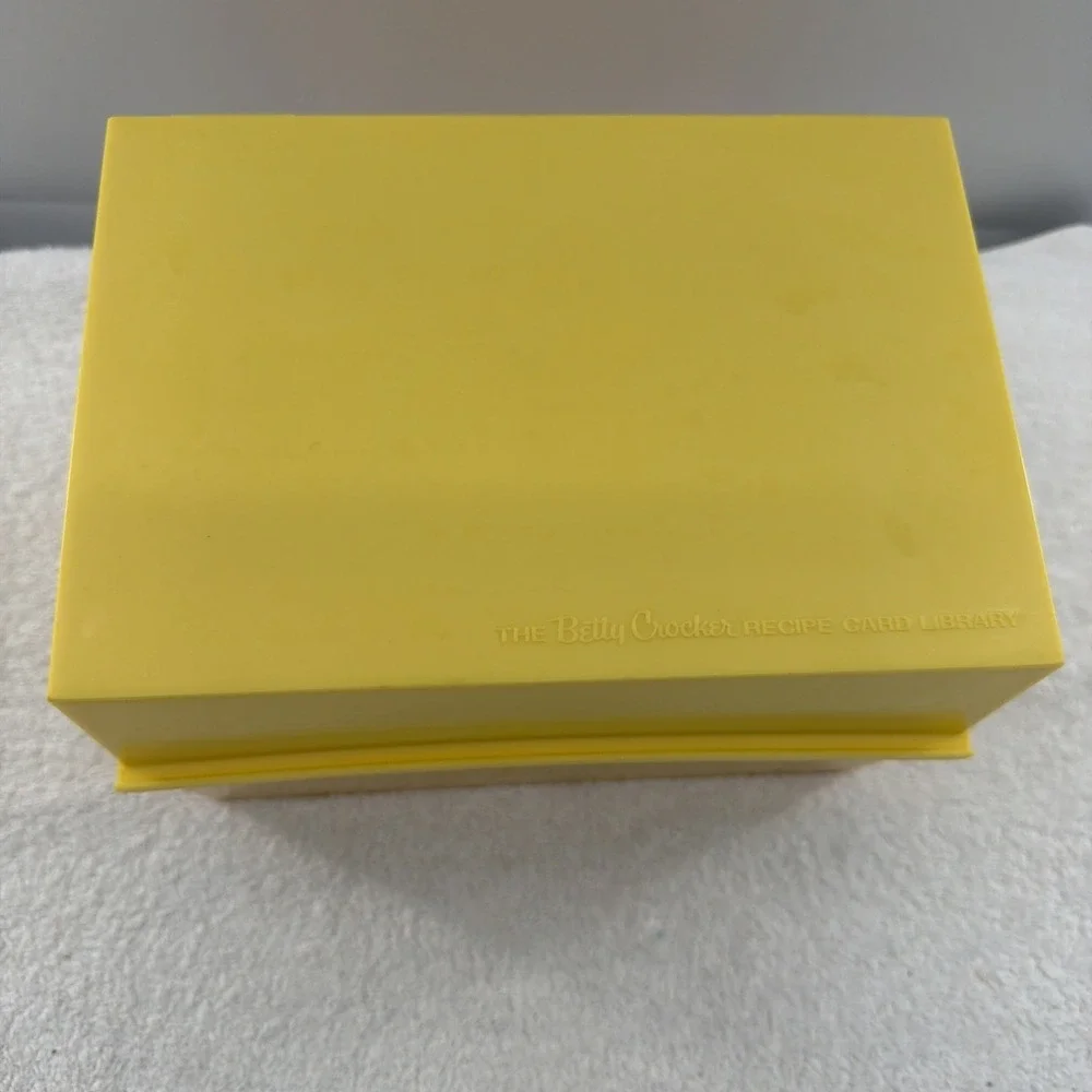 VTG Betty Crocker Recipe Card Library Yellow Container Box Lid 1971 Complete